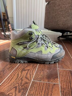 Women’s Size 7.5 Green Hiking Boots with Gore-Tex